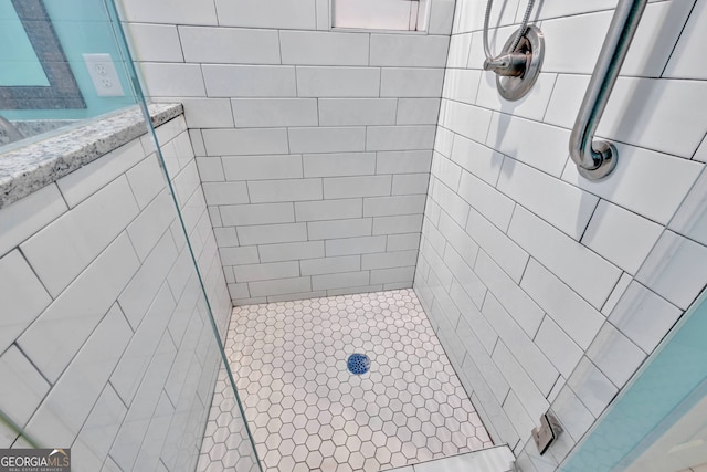 179 Bamboo Pt, Hartwell, GA 30643 - bathroom featuring a tile shower