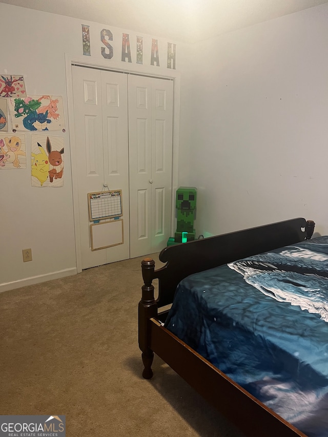 bedroom with carpet flooring and a closet