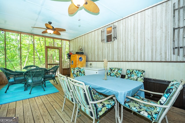 sunroom / solarium with ceiling fan