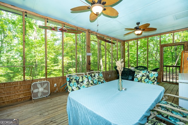 sunroom featuring ceiling fan