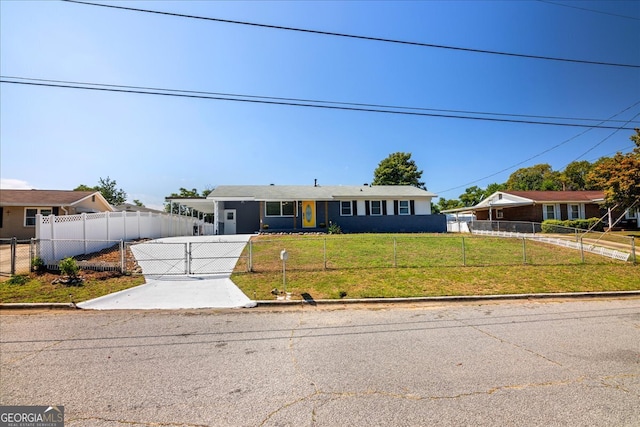 view of front of property featuring a front yard