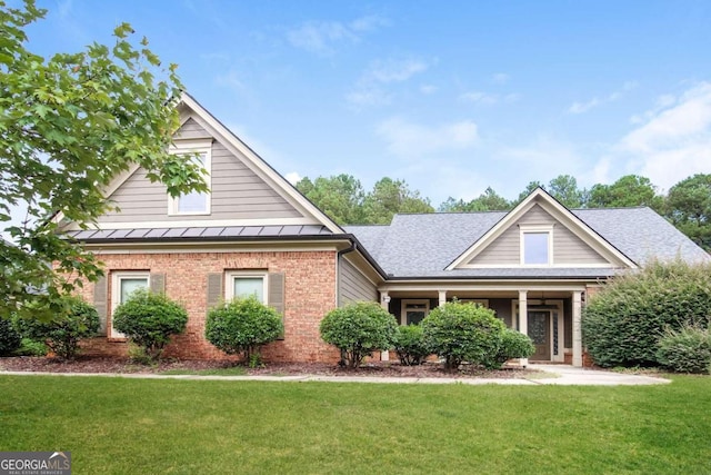 view of front of home featuring a front yard