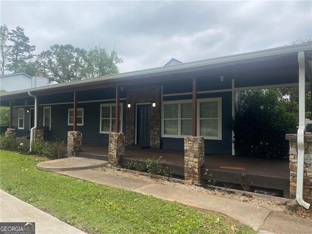 view of front of property featuring a porch