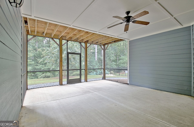 unfurnished sunroom with a healthy amount of sunlight and ceiling fan