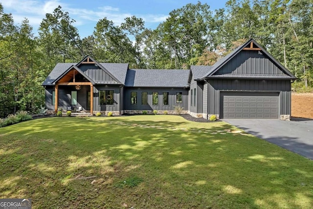 view of front of property featuring a front lawn and a garage