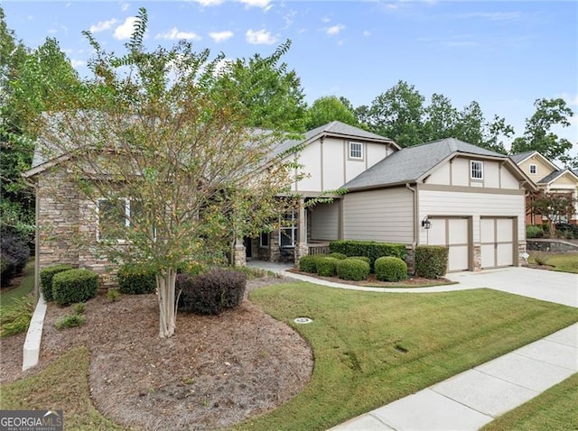 view of front of property featuring a front lawn