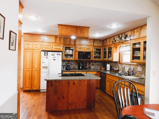 381 Hidden Lakeview Cir, Hiawassee, GA 30546 - kitchen featuring black appliances, a sink, decorative backsplash, dark wood-style flooring, and recessed lighting
