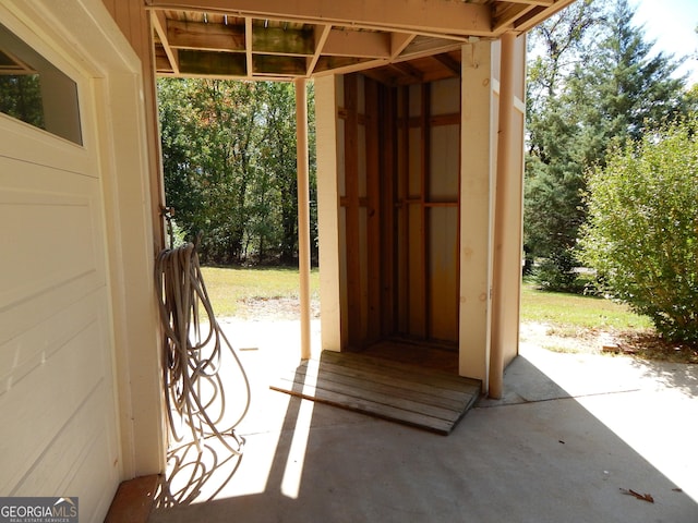 381 Hidden Lakeview Cir, Hiawassee, GA 30546 - entryway featuring concrete flooring