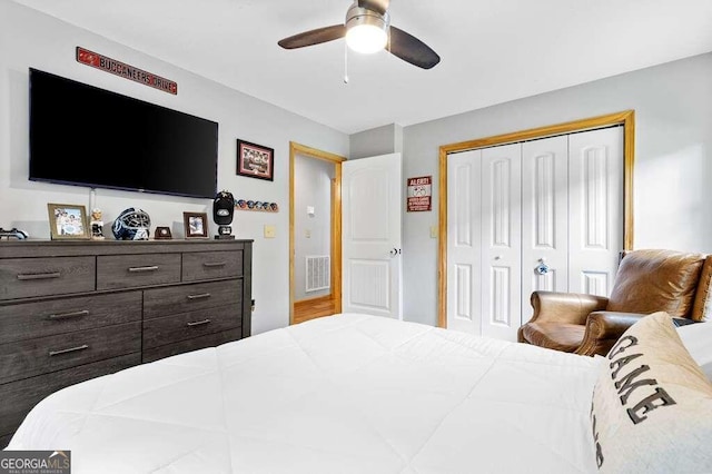 bedroom featuring ceiling fan and a closet