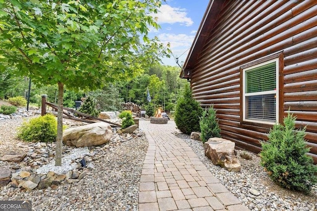 view of yard featuring a patio