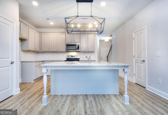 102 Greenview Ct Unit 1603, Homer, GA 30547 - kitchen featuring stainless steel appliances, light wood-type flooring, a chandelier, tasteful backsplash, and recessed lighting