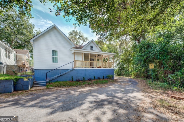 view of front of property featuring covered porch