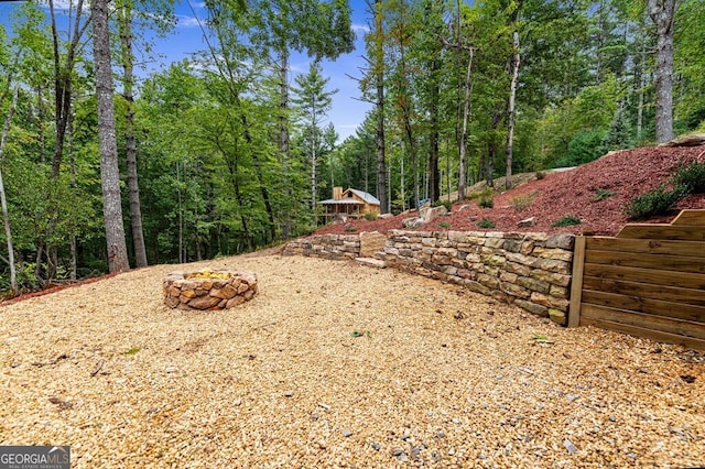 view of yard featuring a fire pit