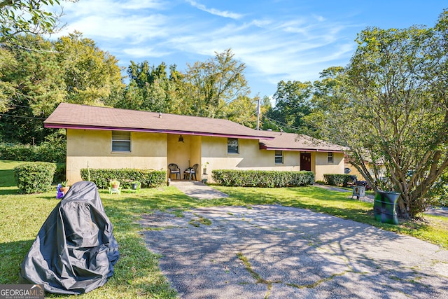 ranch-style house with a front lawn