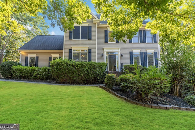 view of front of home featuring a front lawn