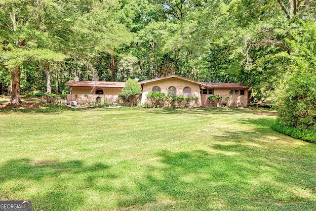 view of front of house with a front lawn