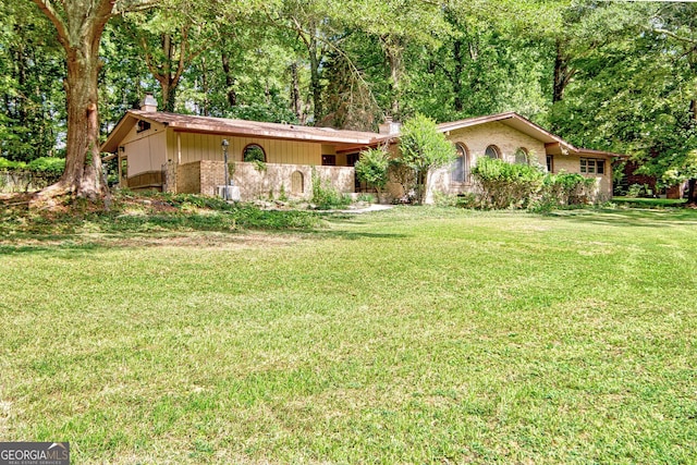 ranch-style house with a front yard