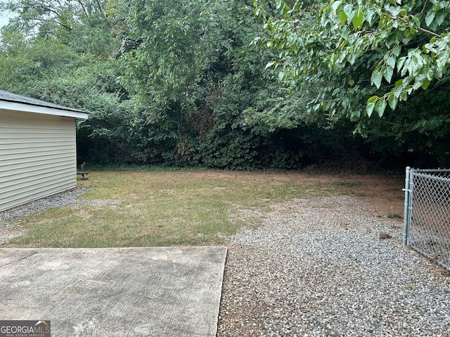 view of yard featuring a patio area