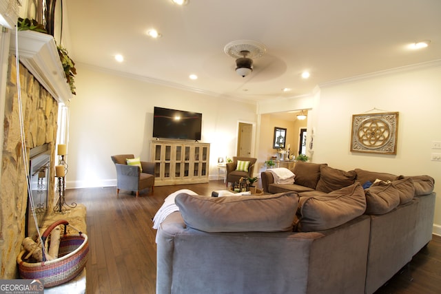 living room with ceiling fan, dark wood-type flooring, and crown molding