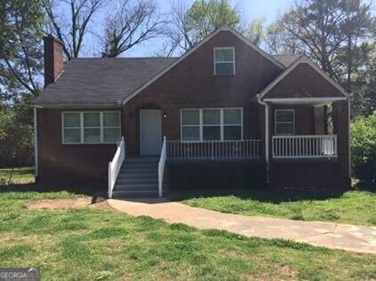 view of front of home with a front lawn and covered porch