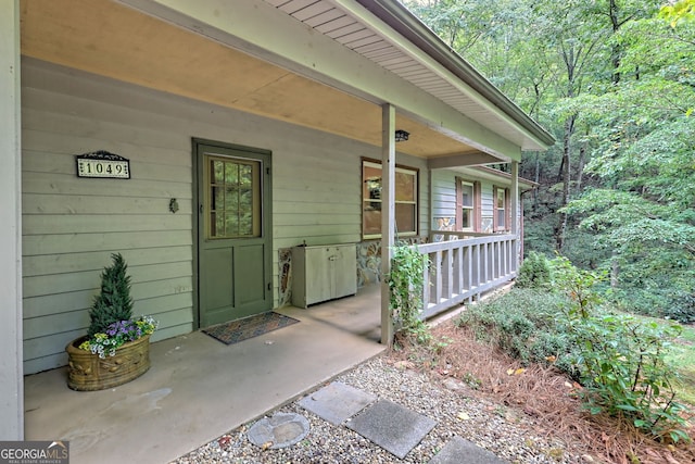 doorway to property featuring covered porch