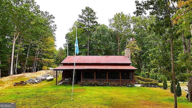 view of front of property with a front yard