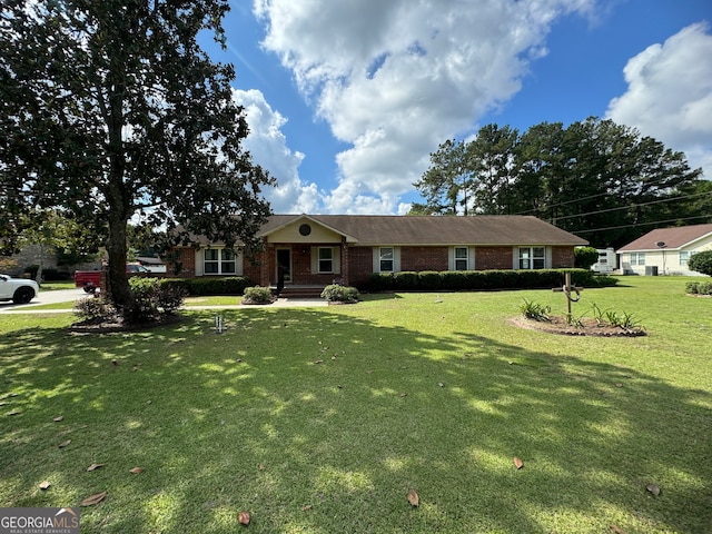 single story home featuring a front lawn