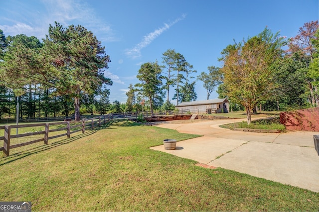 view of yard featuring a patio