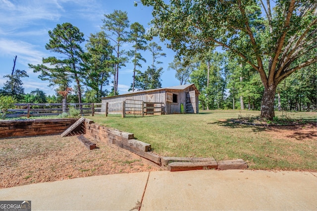 view of yard with an outdoor structure