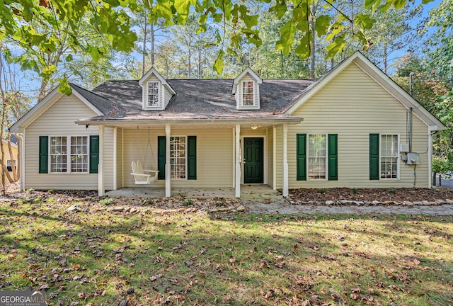 new england style home with a front lawn