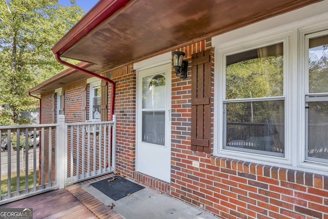 property entrance with covered porch