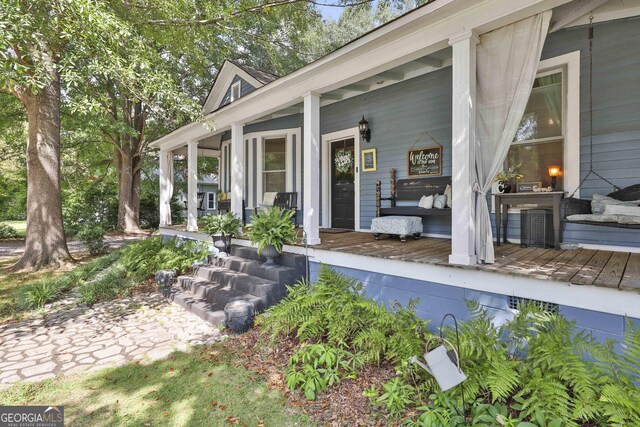 bungalow-style home featuring a front lawn and covered porch