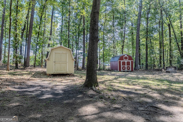 view of yard with a shed