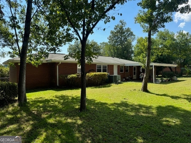 view of yard featuring cooling unit