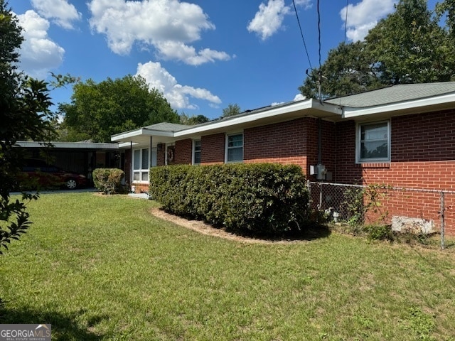 view of side of property featuring a lawn