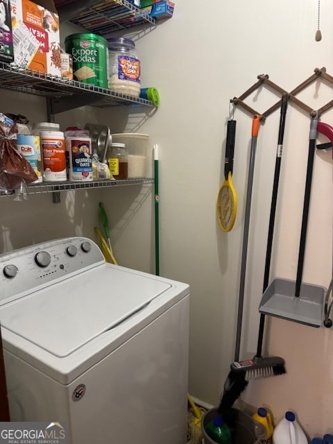 laundry area featuring washer / dryer