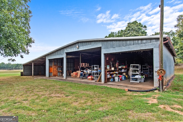 view of outdoor structure featuring a yard