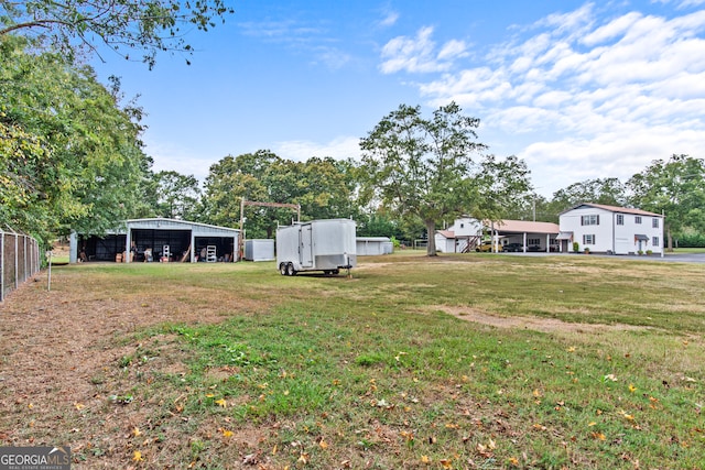 view of yard featuring an outbuilding