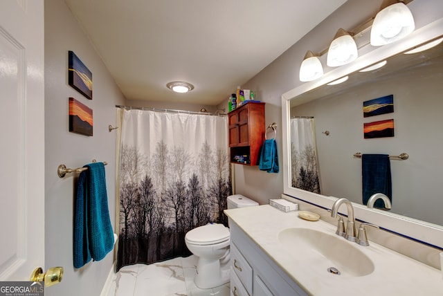 bathroom with a shower with shower curtain, vanity, and toilet