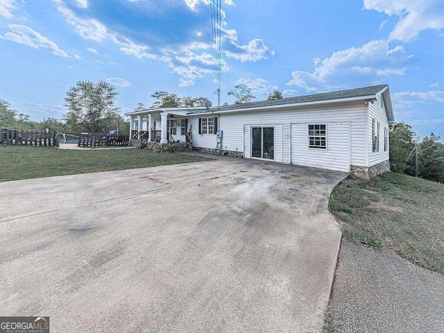 view of front of house with a front yard