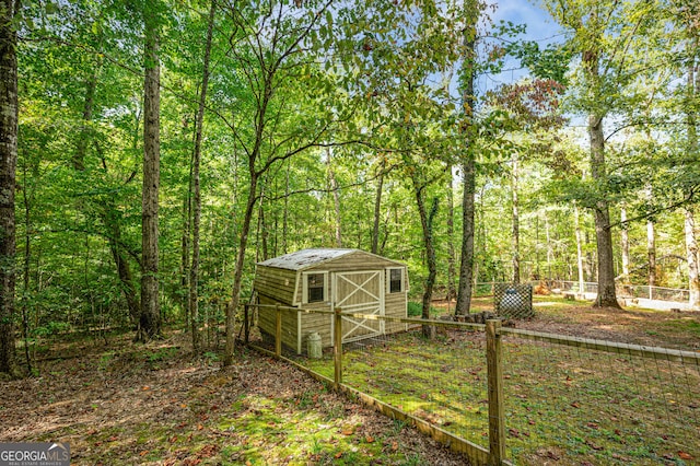 view of yard with a shed