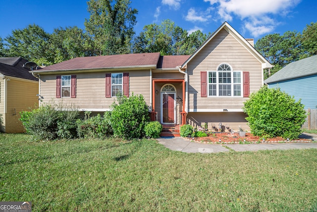 view of front of property featuring a front lawn