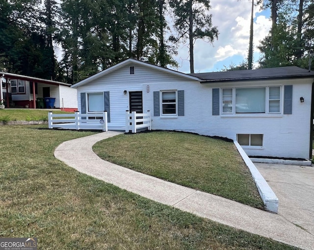 view of front of property with a front yard