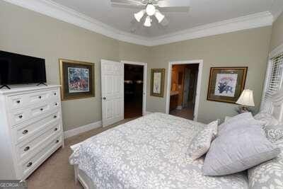 bedroom featuring crown molding and ceiling fan