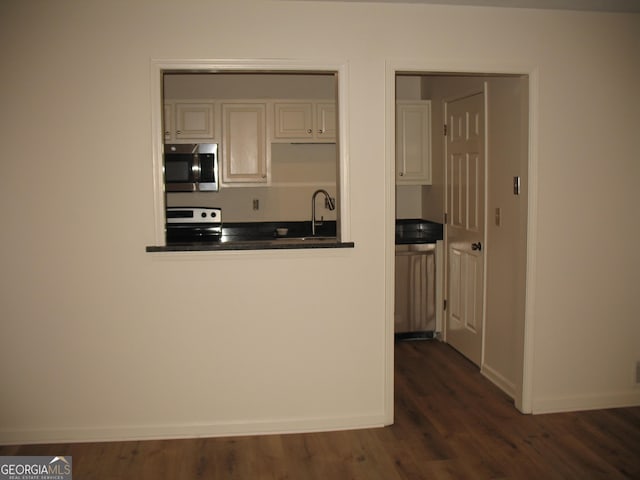 kitchen featuring dark wood-type flooring, sink, and electric range oven