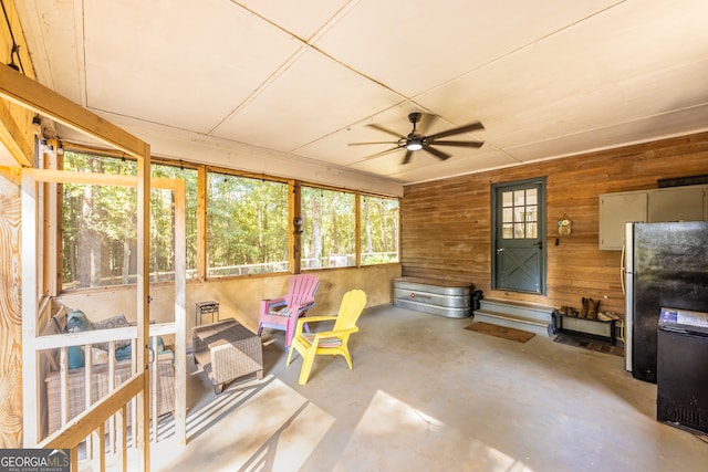 sunroom / solarium featuring ceiling fan