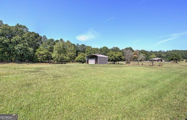 view of yard featuring a rural view