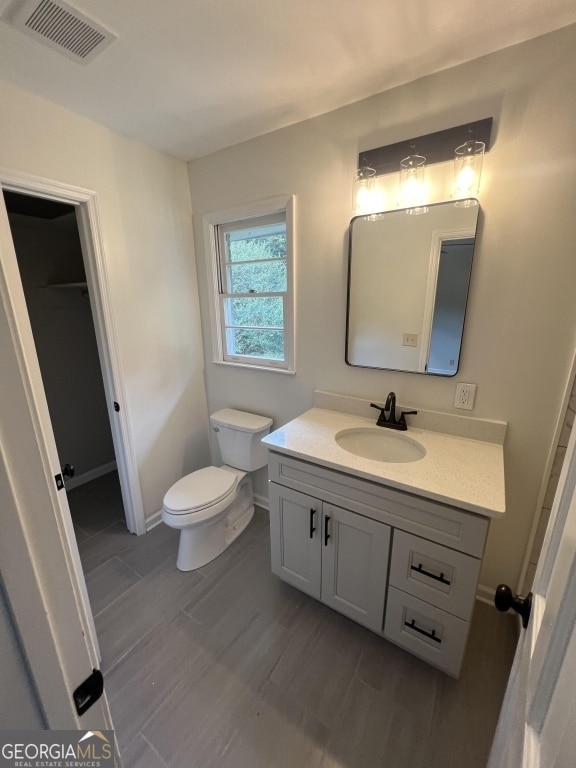 bathroom with tiled shower