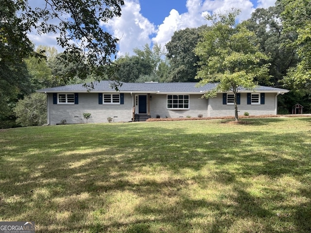 ranch-style house featuring a front yard