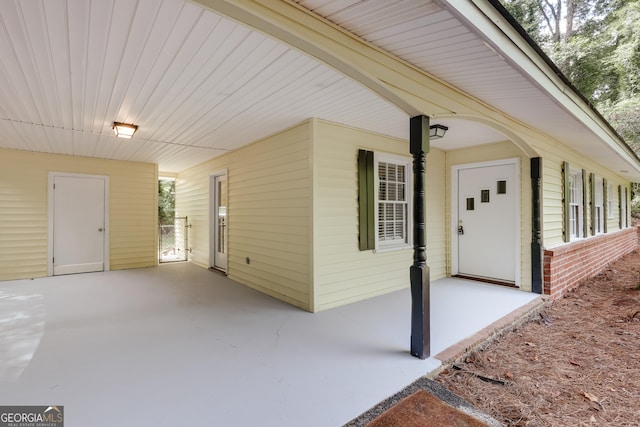 property entrance featuring a carport